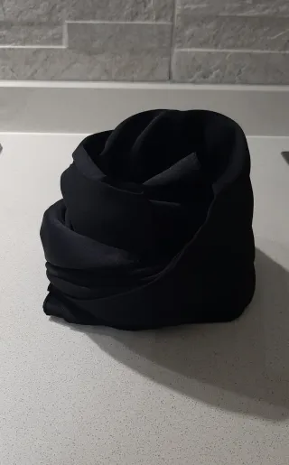Foulard quadrato nero effetto seta