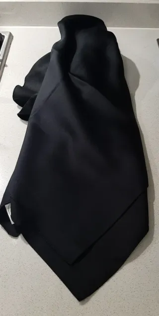Foulard quadrato nero effetto seta
