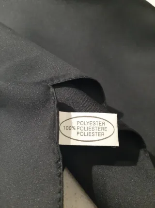 Foulard quadrato nero effetto seta