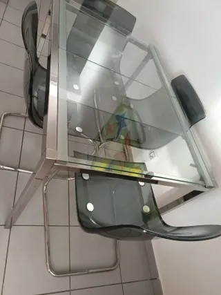 Mesa y 4 Sillas Comedor Cristal y Metal