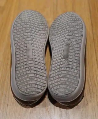 Zapatillas de piel. Talla 41. Marrón Verde Oliva