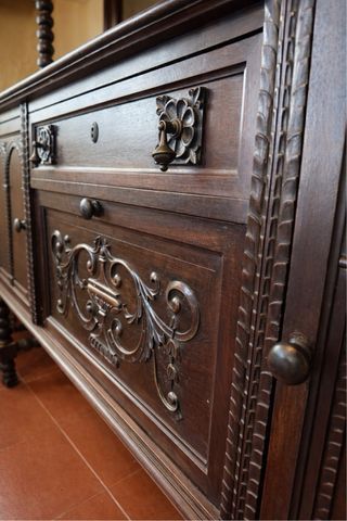 Aparador antiguo madera maciza vitrina