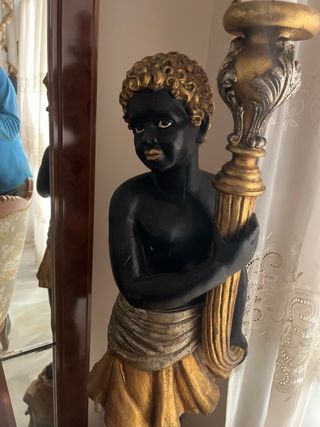 Figura antigua de niño con antorcha mide160cm