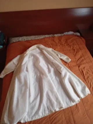 Gabardina de señora blanca