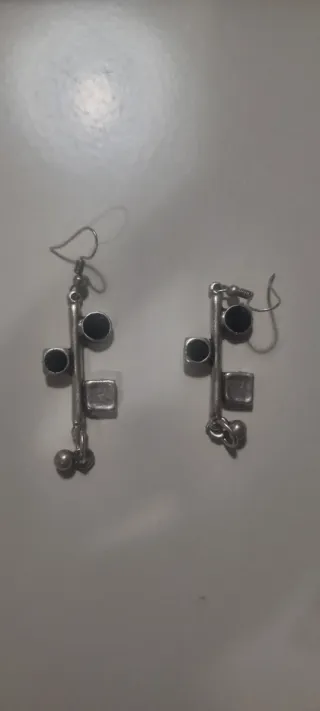Pendientes largos plata y negro de zanaz