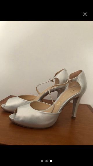 2 Pares de zapatos fiesta, de piel talla 40