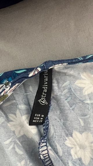 Mono corto Stradivarius flores azul M