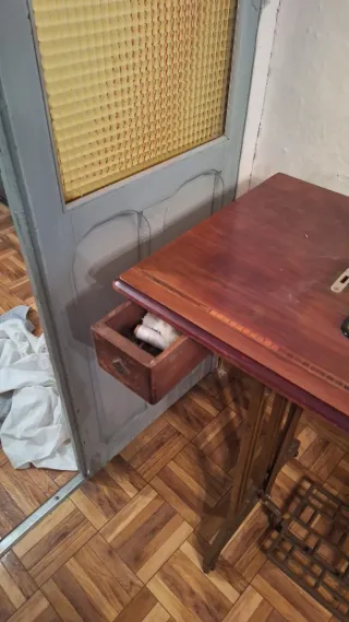 Máquina de coser antigua Alfa