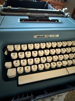 Máquina de escribir Olivetti Studio 46