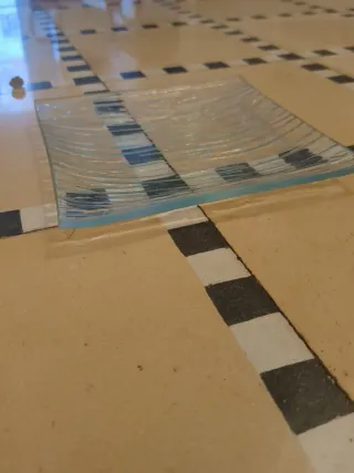 Plato de cristal pequeño ondulado