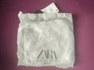 Bolso Mickey Metálico Plateado con cadena.