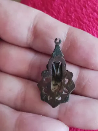 Colgante amuleto romano de bronce