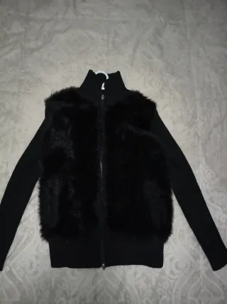Chaqueta de punto y piel negra
