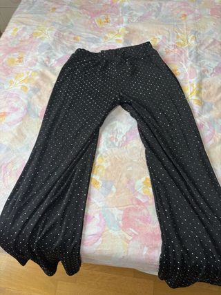 Pantalones negros con lunares plateados