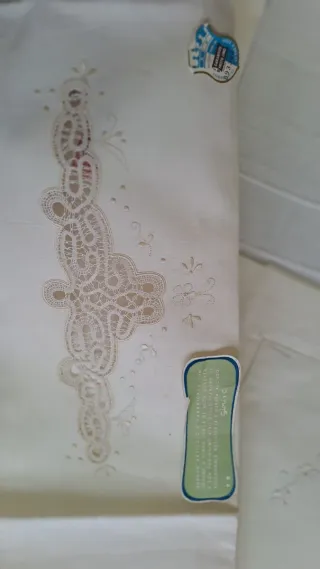 Lenzuolo matrimoniale ricamato