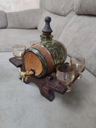 Licorera Barril con 4 Copas