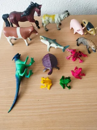 Lote figuras animales: dinosaurios, tiburones y ++