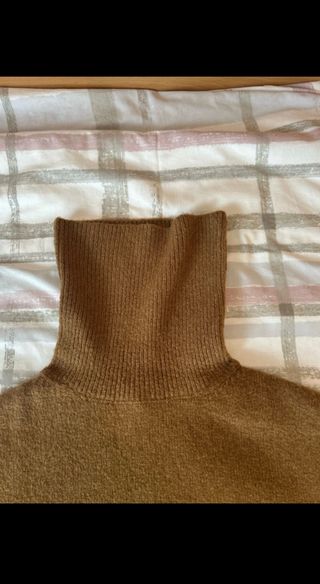 Jersey H&M marrón cuello alto