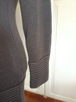 Vestido de punto cuello alto marrón