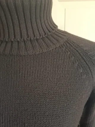 Vestido de punto cuello alto marrón