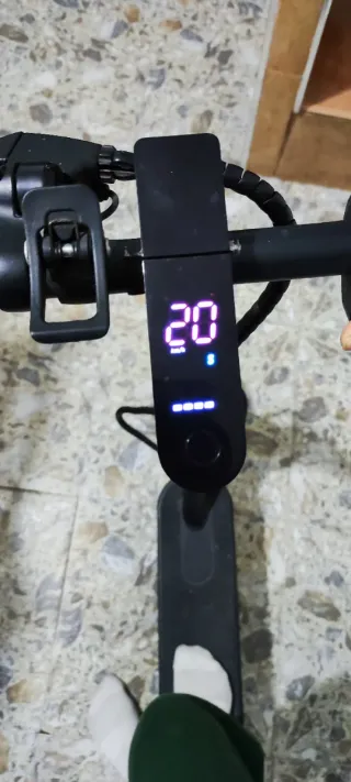 Patinete eléctrico negro