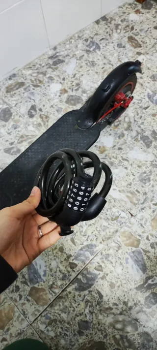 Patinete eléctrico negro