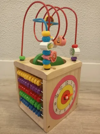 Cubo de actividades para bebés
