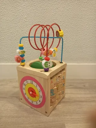 Cubo de actividades para bebés