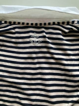 Blusa a rayas con cuello blanco