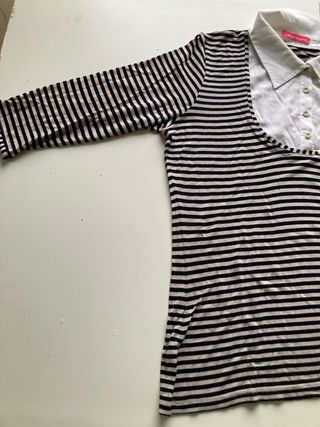 Blusa a rayas con cuello blanco