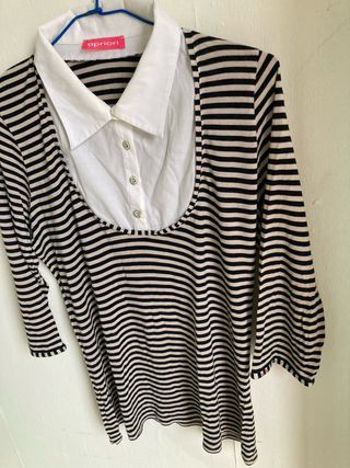 Blusa a rayas con cuello blanco