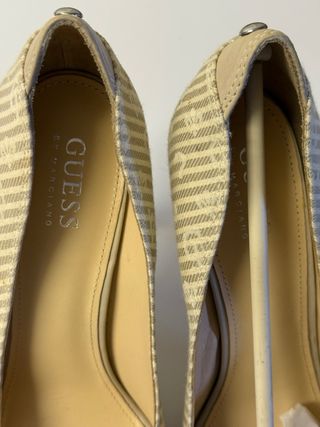 Scarpe Guess donna beige con fibbia