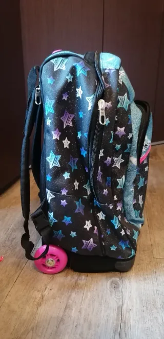 Zaino Seven con rotelle e maniglia trainabile.