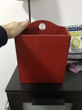 Organizador de cubiertos rojo de madera