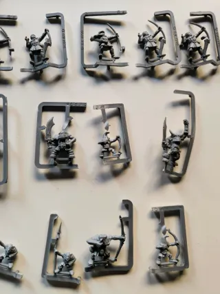 Figuras Warhammer 90s, orcos y enanos y arqueros