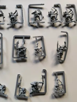Figuras Warhammer 90s, orcos y enanos y arqueros
