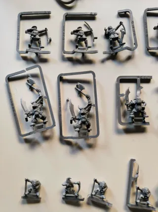 Figuras Warhammer 90s, orcos y enanos y arqueros