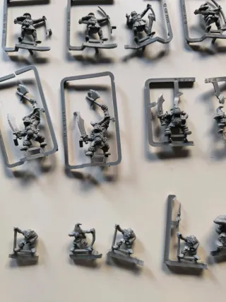 Figuras Warhammer 90s, orcos y enanos y arqueros