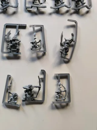 Figuras Warhammer 90s, orcos y enanos y arqueros