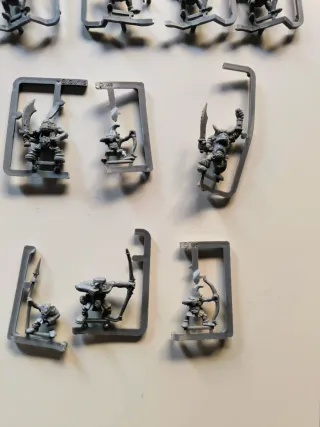 Figuras Warhammer 90s, orcos y enanos y arqueros
