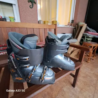 Botas de esquí y esquís