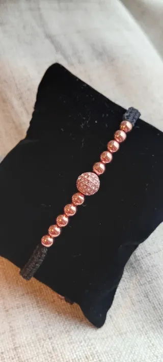 Pulsera ajustable cuentas doradas rose y negra