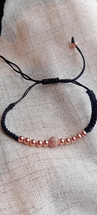 Pulsera ajustable cuentas doradas rose y negra