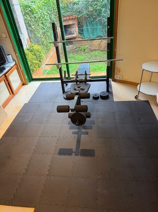 Banco de pesas con 50kg, barras y suelo