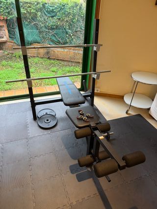 Banco de pesas con 50kg, barras y suelo