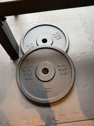 Banco de pesas con 50kg, barras y suelo