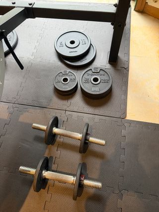 Banco de pesas con 50kg, barras y suelo