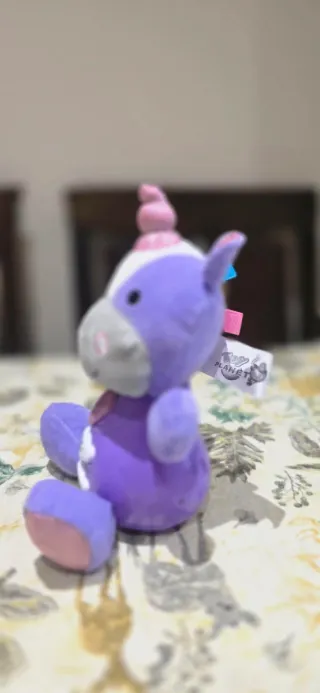 Unicornio interactivo morado