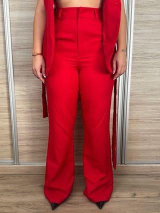 Traje rojo chaleco y pantalón talla S