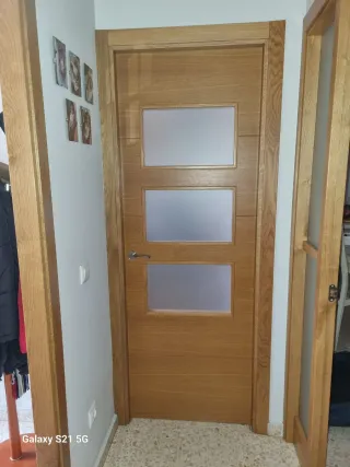 Puerta de roble macizo con cristal